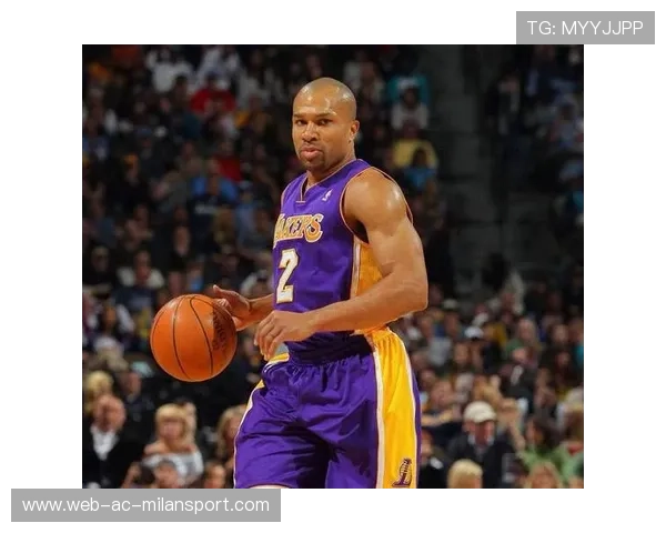 NBA后卫连续晃三人杀到篮下：速度与技巧的完美融合