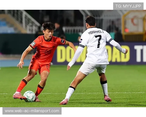 上海海港杨希插上送出传中，门前包抄形成近距离攻门