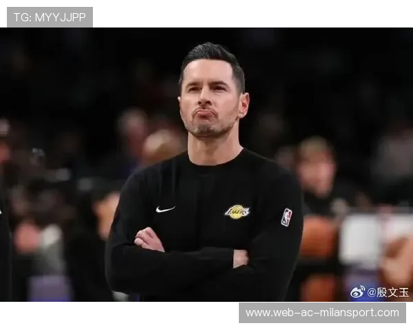 雷迪克场边摇头，最后一攻选择被热议，球队高管_雷迪克或许会被买断 没有球队愿