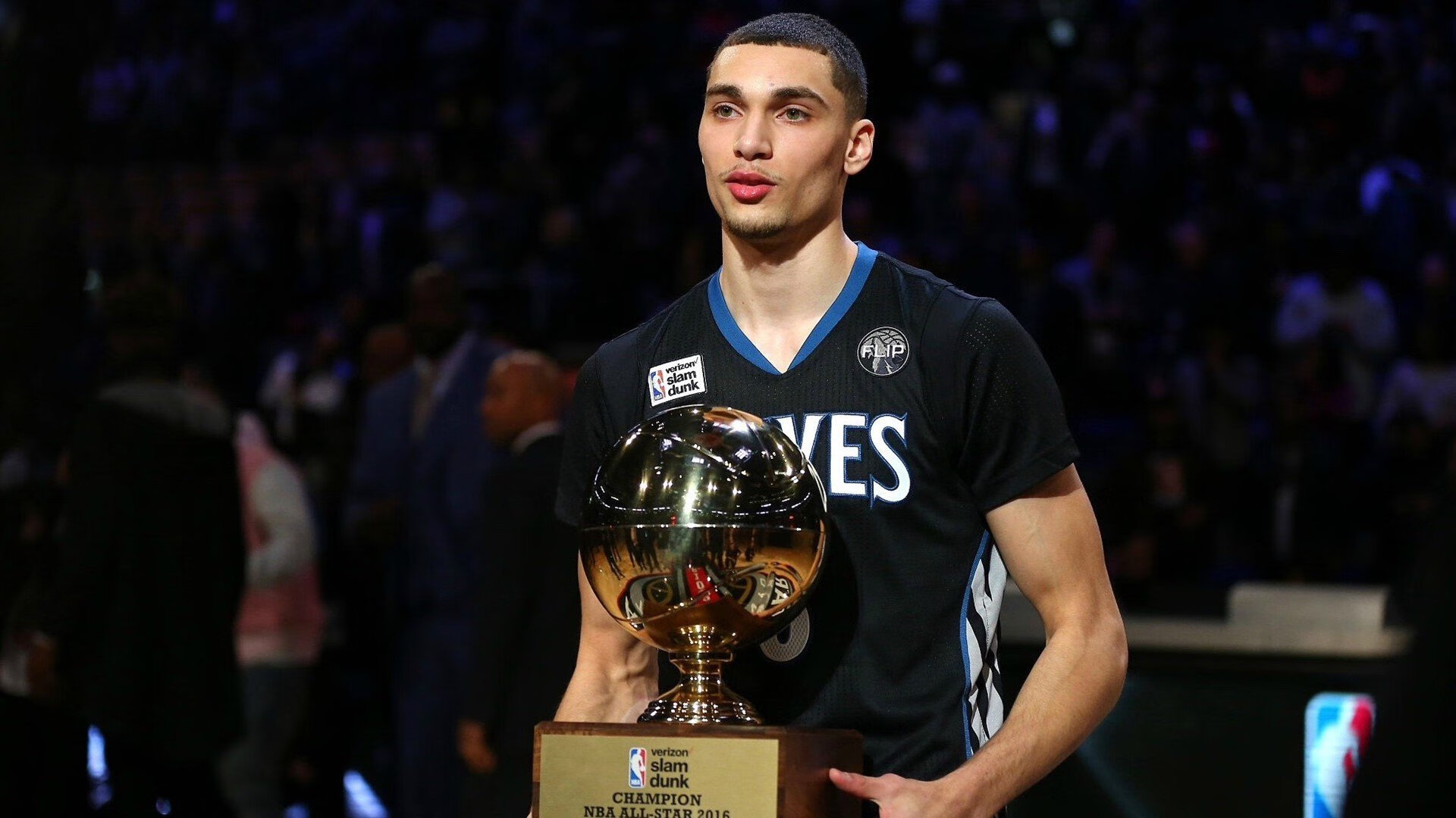 未来之星:新秀在季后赛中的爆发!,未来之星下一句怎么接